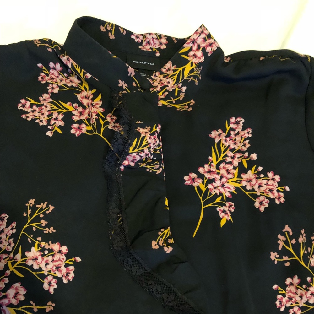 Long sleeve blouse, black with floral print